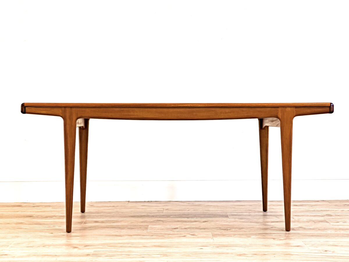 A Younger Dining Table (Fonseca Collection)