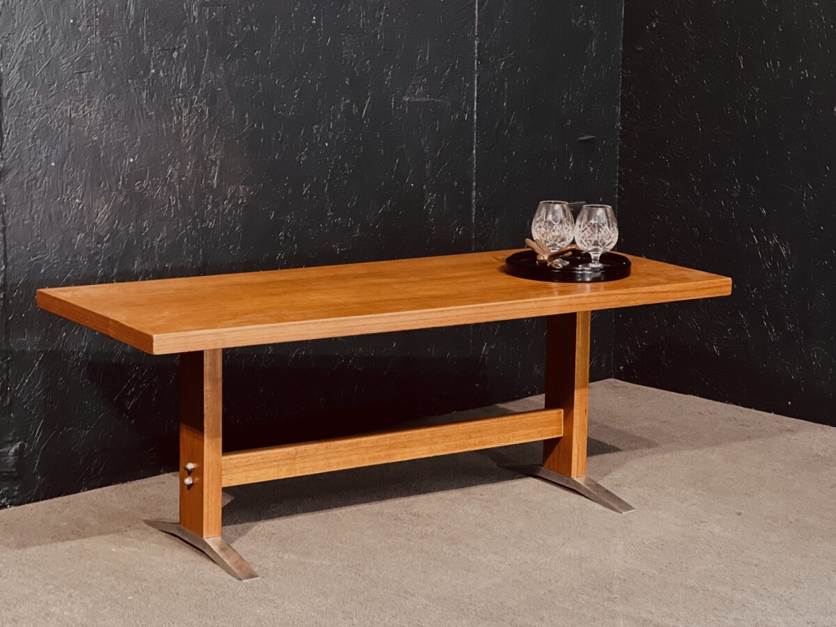 Mid-Century coffee table in teak and metal