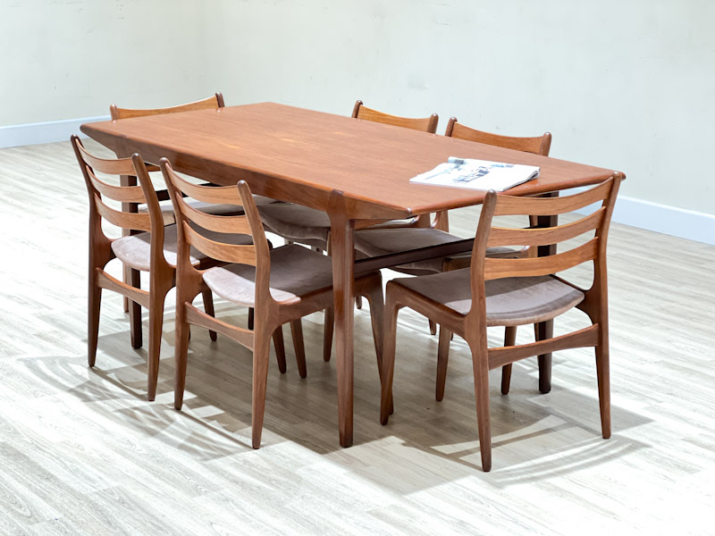 Dining table in teak, Fonseca Collection Model 746 by A. Younger 1960.