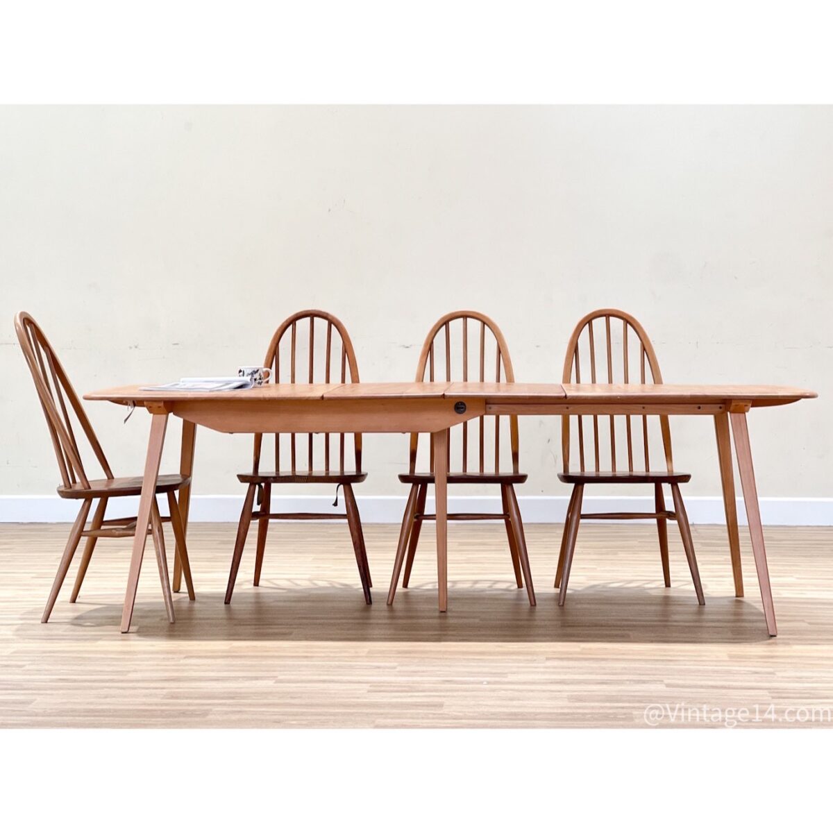 Windsor dining extending table (Ercol)