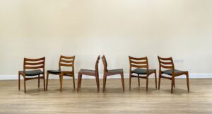 A set of six teak dining chairs (Made in Denmark 1960)